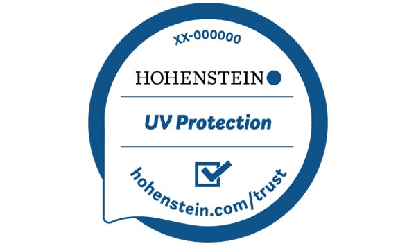 etiqueta de certificación textil con un círculo azul alrededor del logotipo de Hohenstein, "Protección UV", marca de verificación, "hohenstein.com-trust"